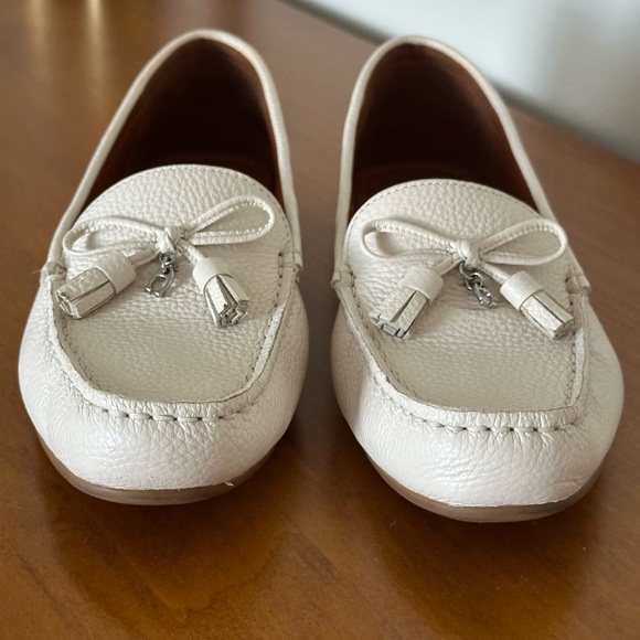 Coach Greenwich Leather Cream Loafers.-9 - Picture 4 of 10